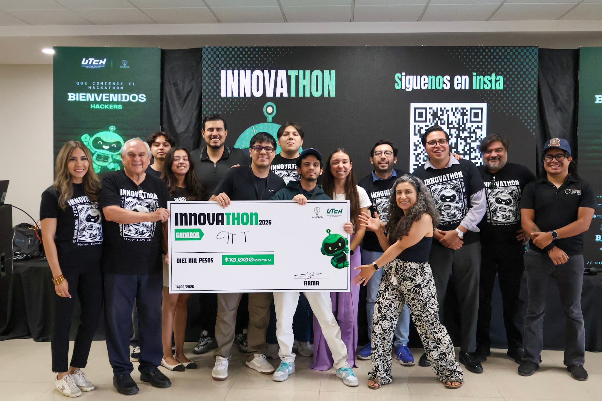 Entrega del premio de $10,000 MXN al equipo ganador